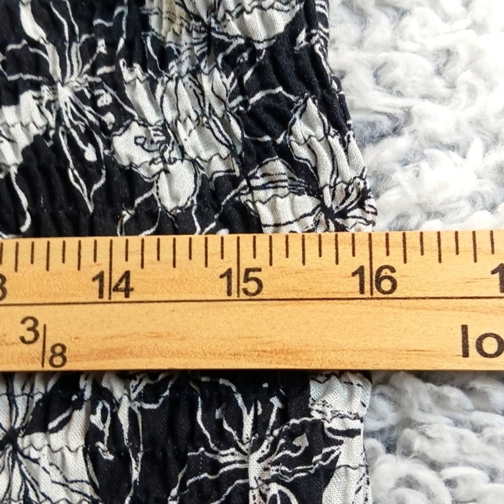 Raviva Floral Smocked Dress Midi Flair B+W 100% Rayon. Woman's 1X............... - Picture 9 of 12